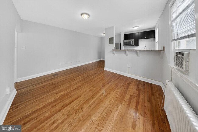 Foto del edificio - 4703 Ravenswood Rd