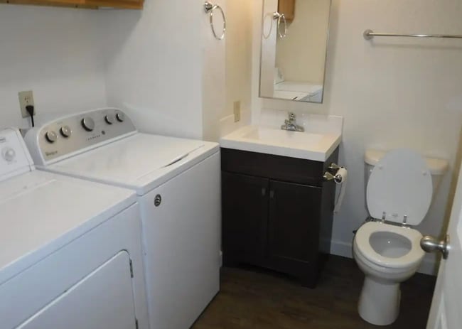 Building Photo - Duplex For Rent