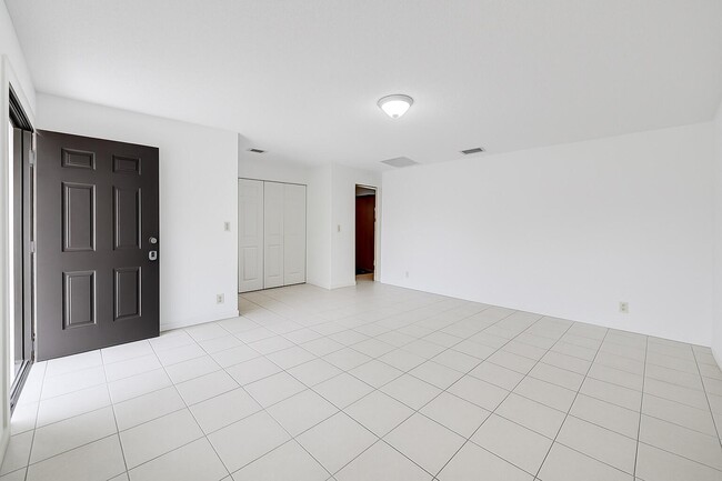 Building Photo - 1226 N Haverhill Rd