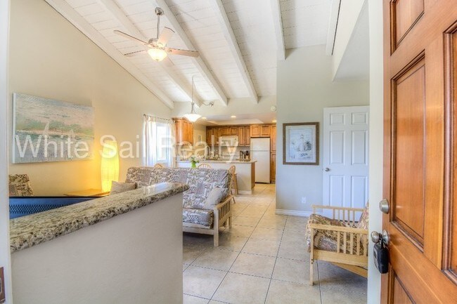 Building Photo - 2 bed 2 bath 1 car at Balboa Pier