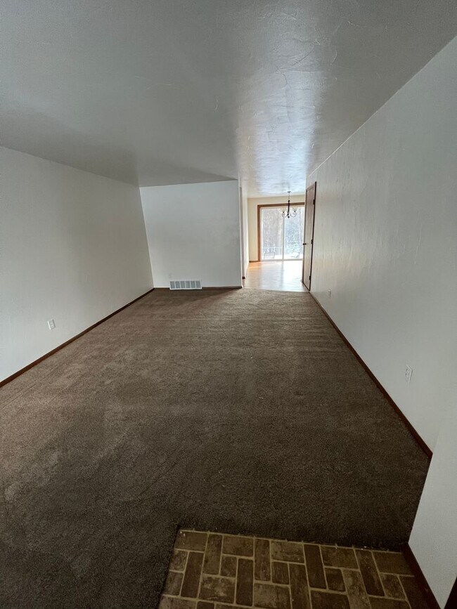Foto del edificio - 2 Bed 1 Bath Duplex