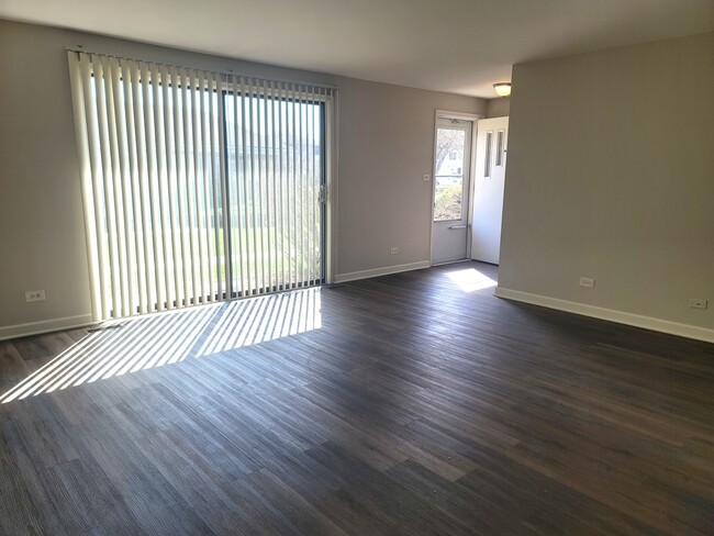 Foto del edificio - 1335 Forestdale Ct