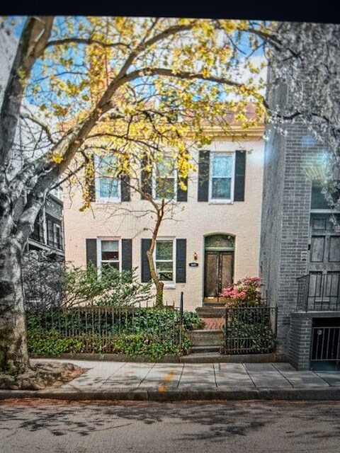 Foto del edificio - 645 Washington Blvd