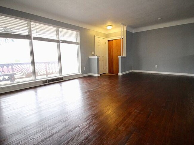 Building Photo - 30014 Lonnie Dr