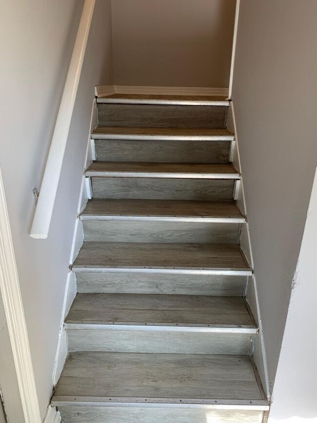 Building Photo - 1015A Rosser St Unit #1 - Move-In Ready 2-Bedroom Condo with Peaceful Garden Views