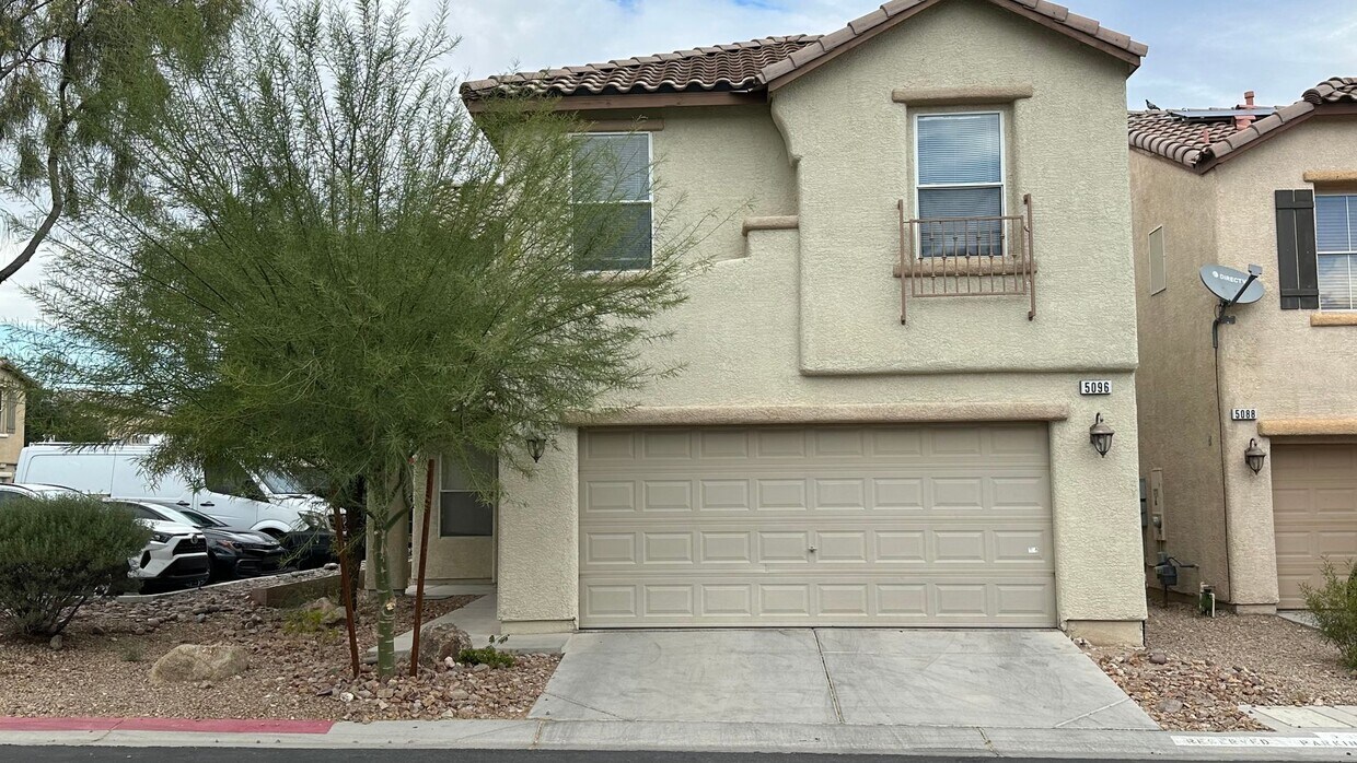 Primary Photo - Spacious 3 bedroom 2.5 bath Home