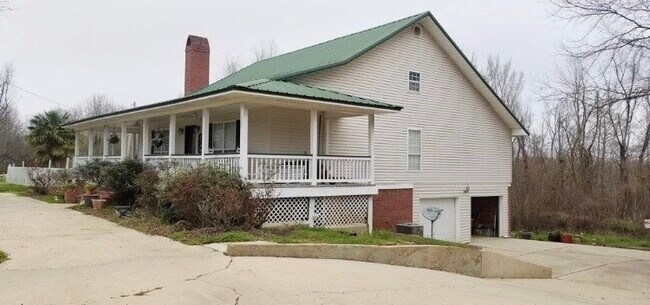 Foto del edificio - 127 Hoss Smith Rd