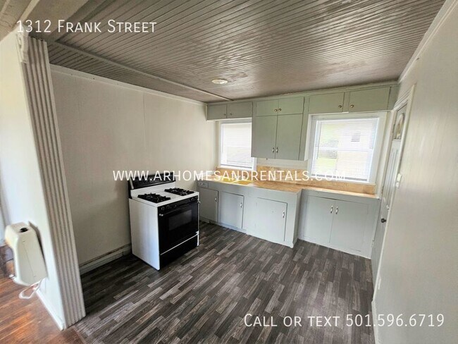 Building Photo - 1312 Frank St