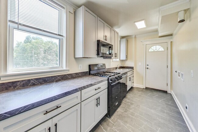Foto del edificio - Renovated 2 Bedroom in Convenient Location!