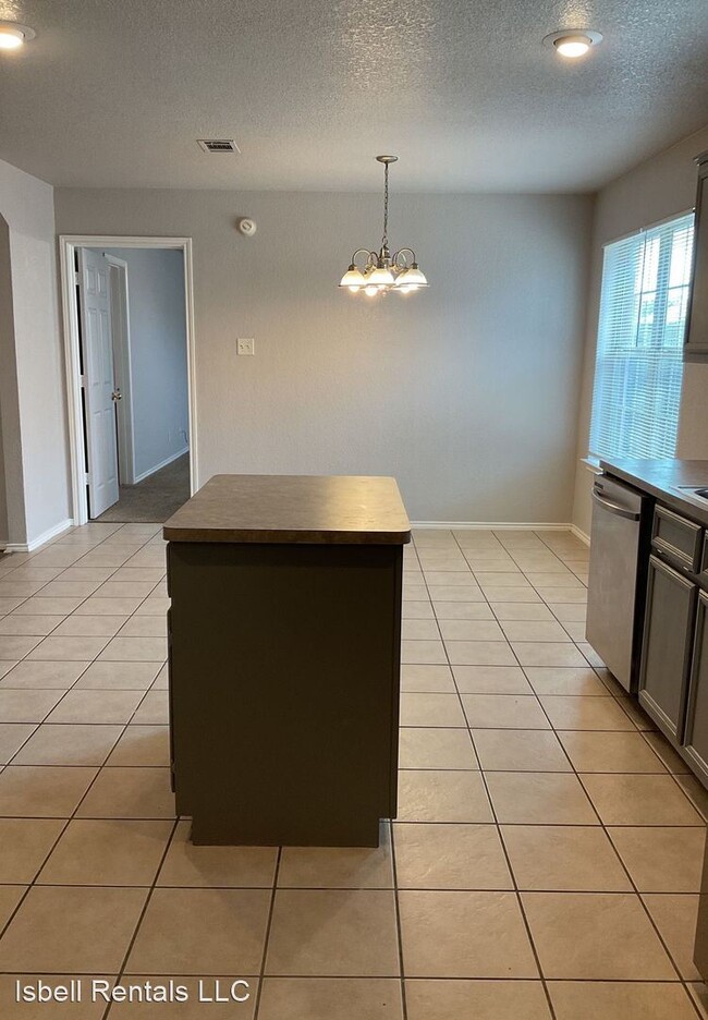 Building Photo - 4 br, 2 bath House - 4510 Neta Drive