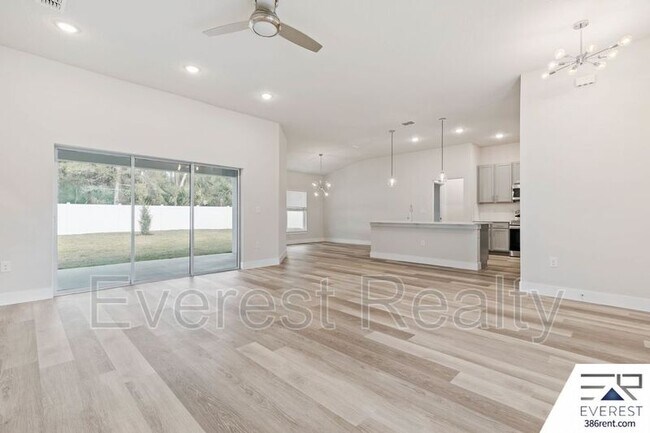 Foto del edificio - 71 Point of Woods Dr