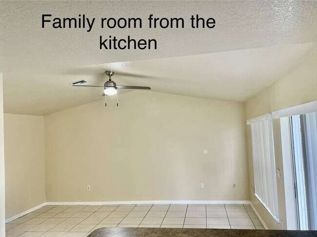 Building Photo - 715 Squirrel Ct