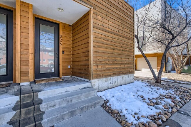 Building Photo - Breathtaking 2 bed, 3 bath Curtis Park Tow...