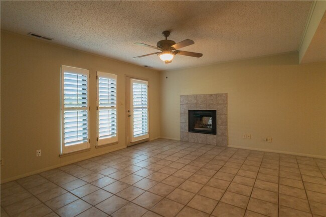 Foto del edificio - 2538 E Sweetbriar Dr