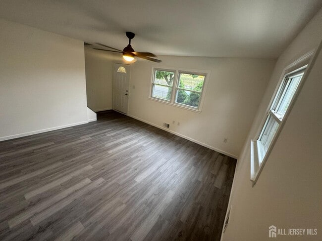 Foto del edificio - 104 Parkway Ave