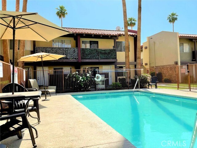 Foto del edificio - 51080 Eisenhower Dr