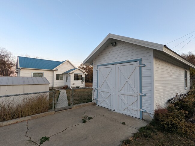 Building Photo - 151 9th Ave N