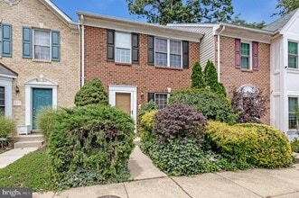 Building Photo - 616 Bellerive Ct