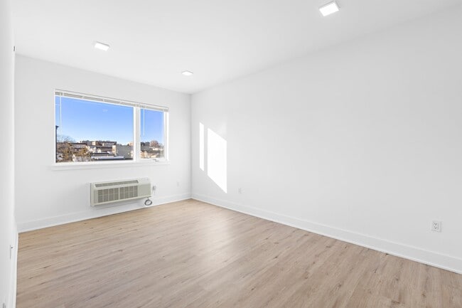 Building Photo - The Lofts at Blvd East