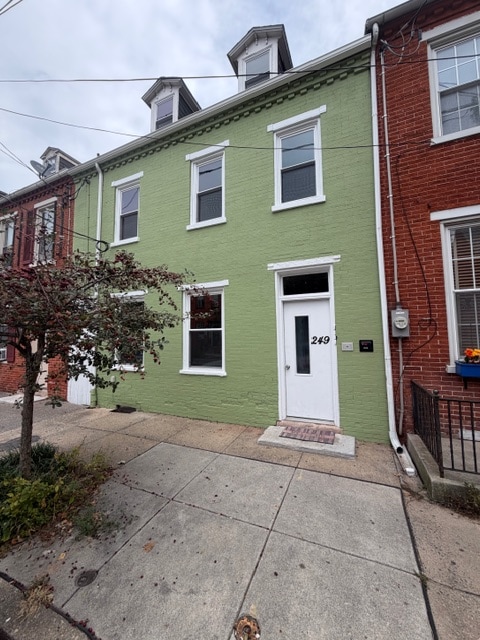 Building Photo - 249 N Mulberry St