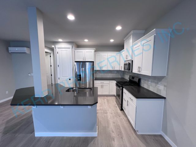 Foto del edificio - FREE RENT! Modern townhome living 3-Bed Re...