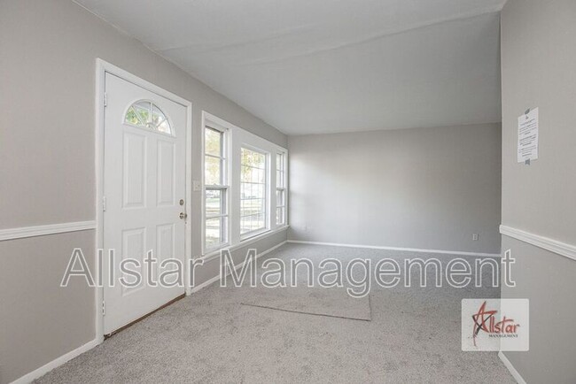 Foto del edificio - 8958 Woodridge Ln