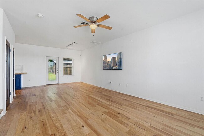 Foto del edificio - 2720 Oak Springs Dr