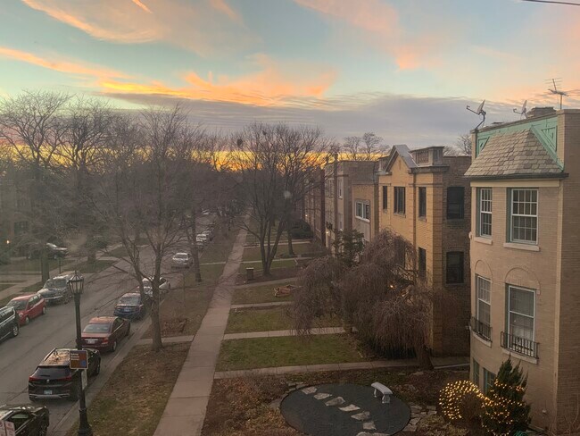 Atardecer - 1011 Hull Terrace