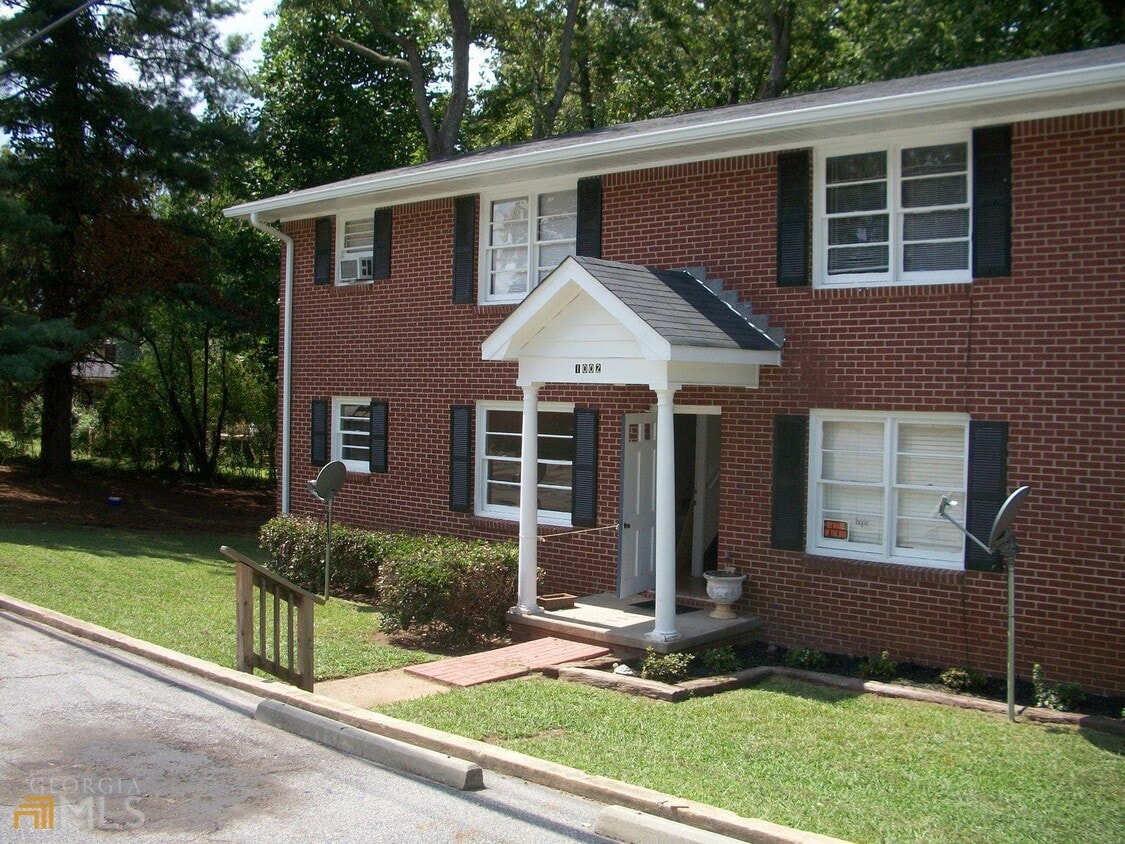 1002 Level Creek Rd Unit 102, Sugar Hill, GA 30518 Room for Rent in