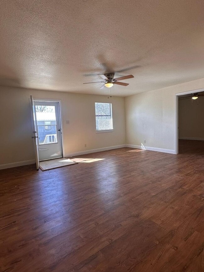 Building Photo - Cross Plains Duplexes - 225
