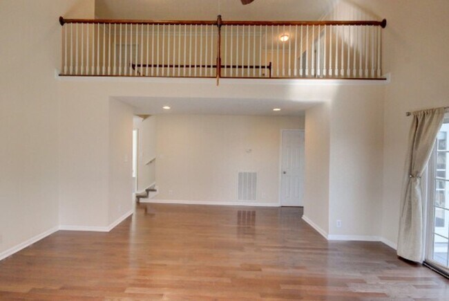 Foto del edificio - 3 Bedroom 2.5 Bathroom Home w/ Bonus Room!