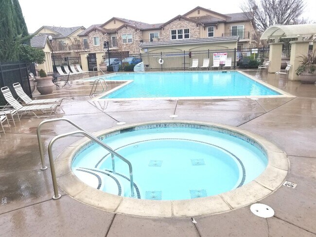 hot tub and pool - 3301 N Park Dr