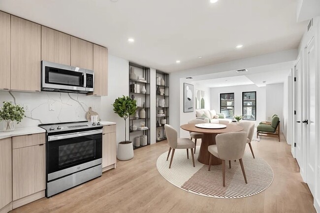 Building Photo - 18 E 13th St