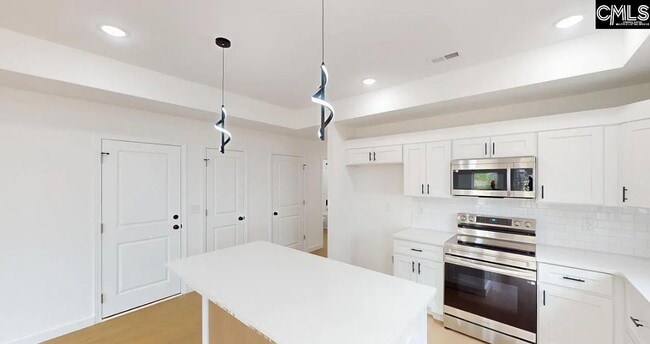 Building Photo - 382 Davis Rd