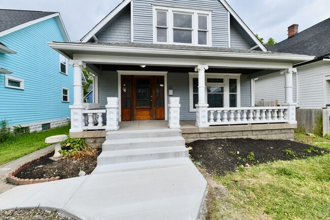 Building Photo - 852 N Rural St