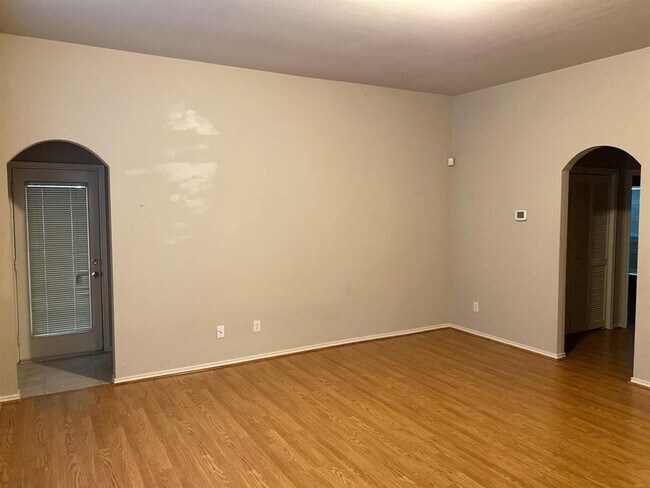 Foto del edificio - 11919 Shallow Oaks Dr