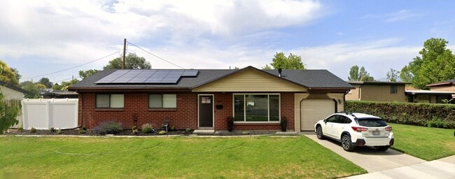 Building Photo - 564 Spacerama Dr
