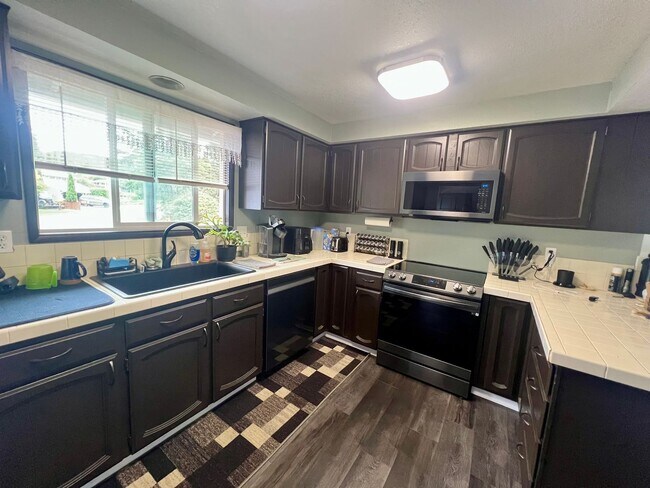 Foto del edificio - 1130 Hemlock Ct