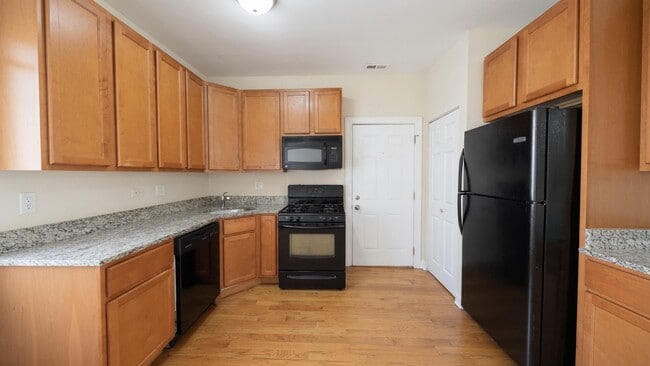Building Photo - 4609 N Kimball Ave