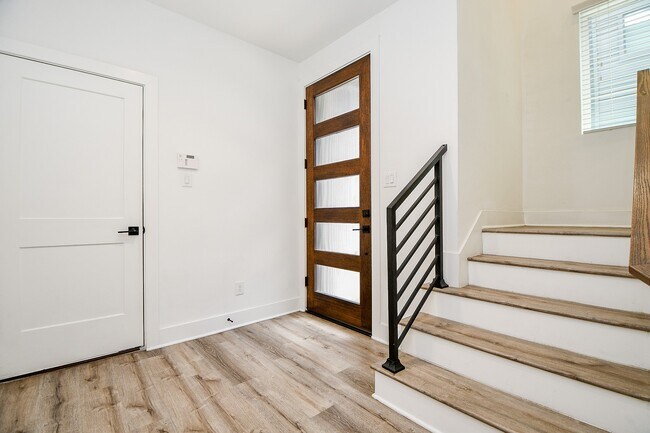 Foto del edificio - 2404 Hadley St