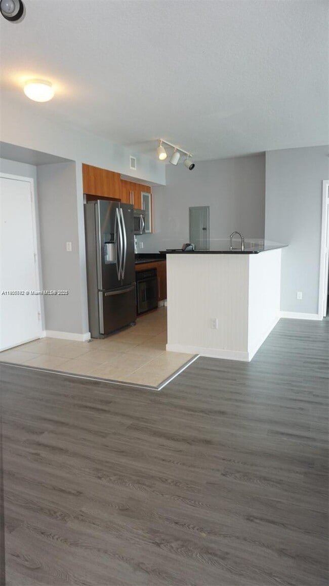 Building Photo - 325 S Biscayne Blvd
