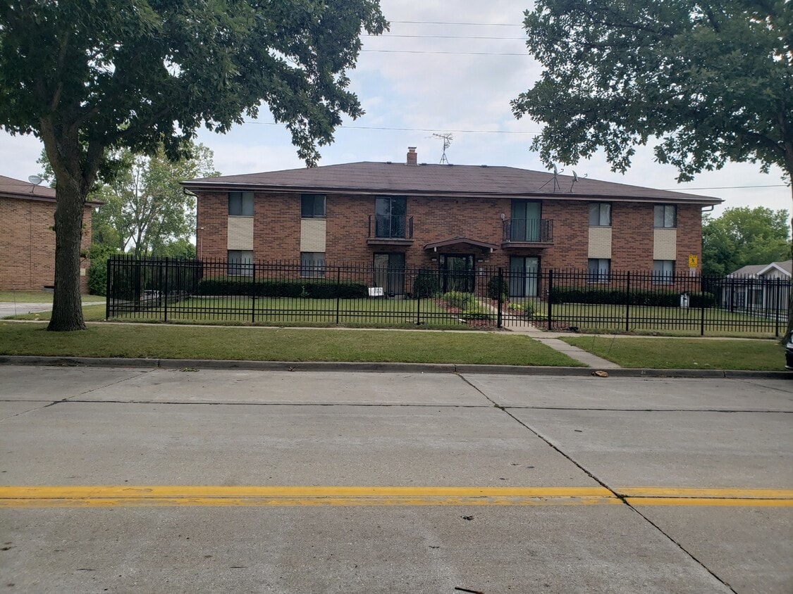 7512 NORTH GRANVILLE RD, MILWAUKEE, WI 53224 7512 NORTH GRANVILLE RD