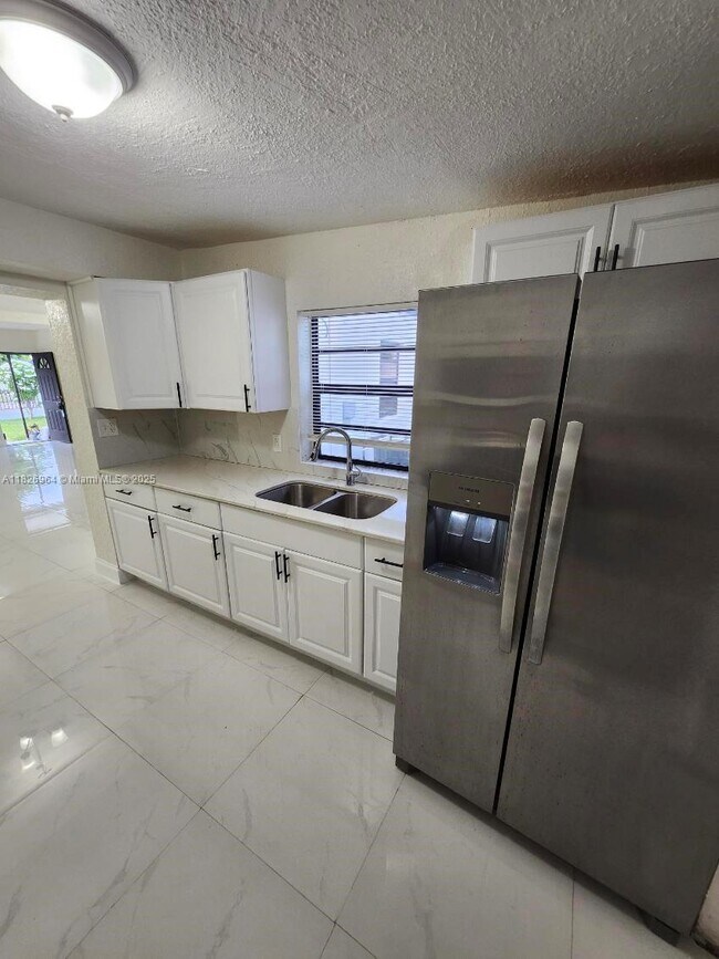 Foto del edificio - 1732 NW 80th St