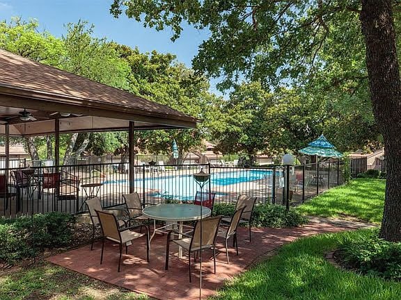 HOA Community pool - 741 Oakwood Trl