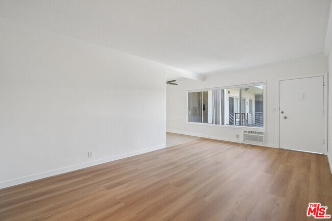 Foto del edificio - 1220 N Ogden Dr