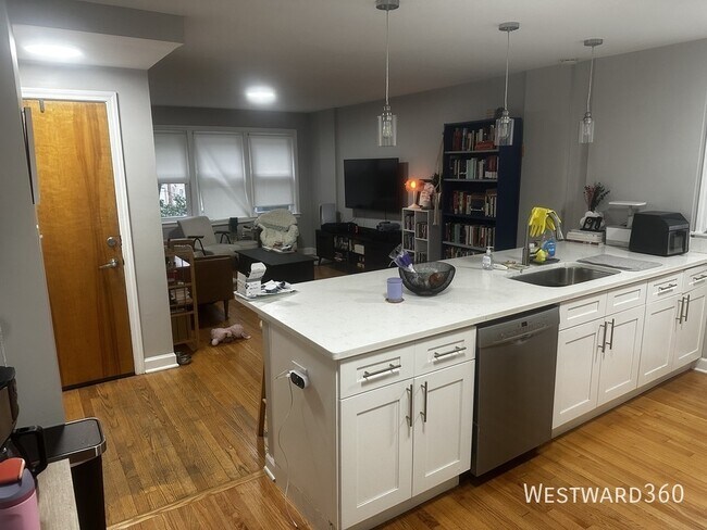Foto del edificio - 2821 W Summerdale Ave