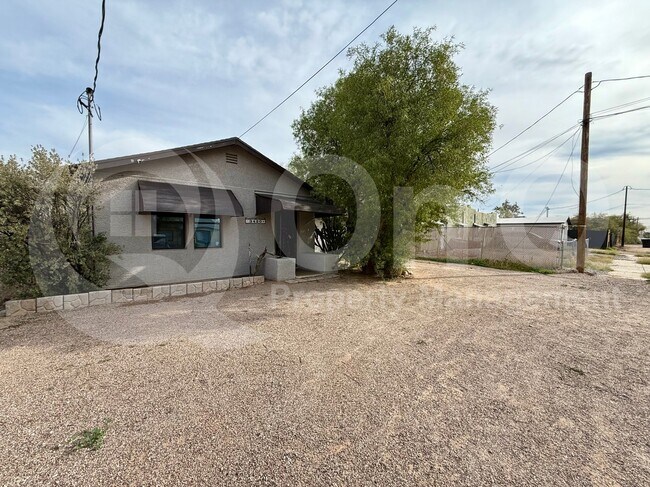 Building Photo - 3420 N Los Altos Ave