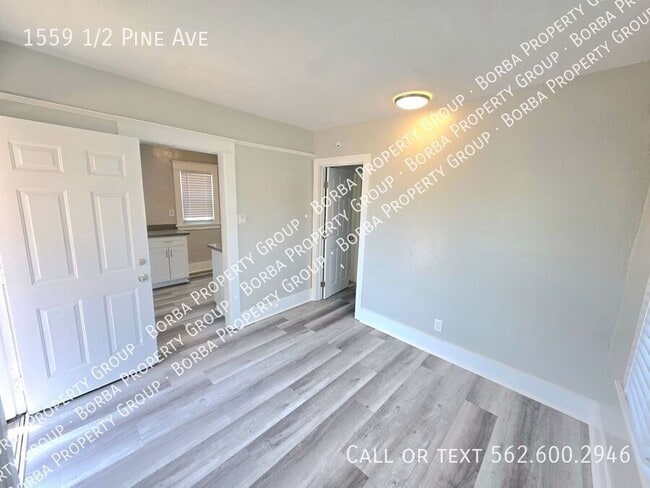 Building Photo - 1559 1/2 Pine Ave-