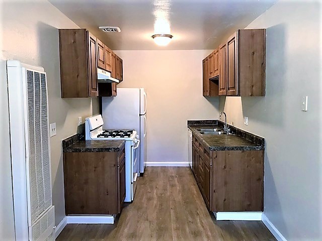 Foto principal - NEWLY RENOVATED 2 BED, 1 BATH, 900 SQ FT