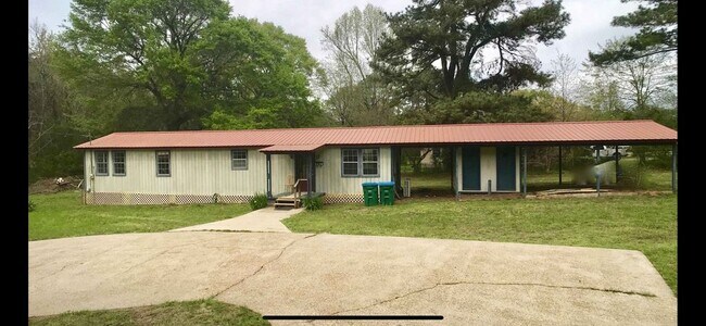Building Photo - 535 Hillcrest Loop